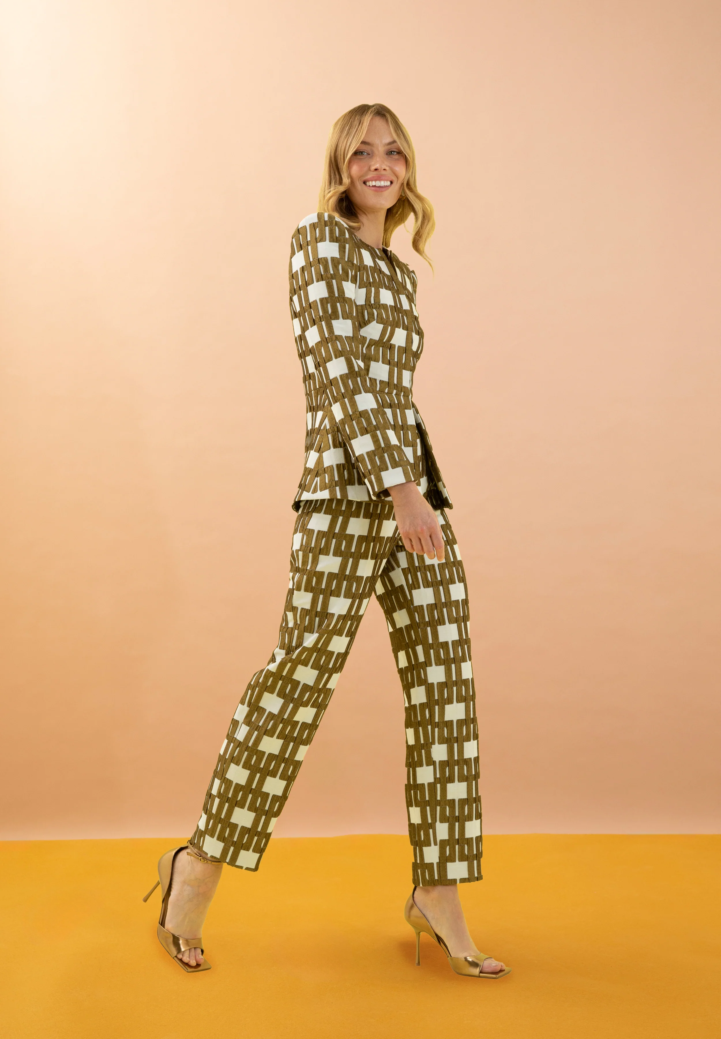 AVIOR PANTALÓN MOSTAZA - Image 3