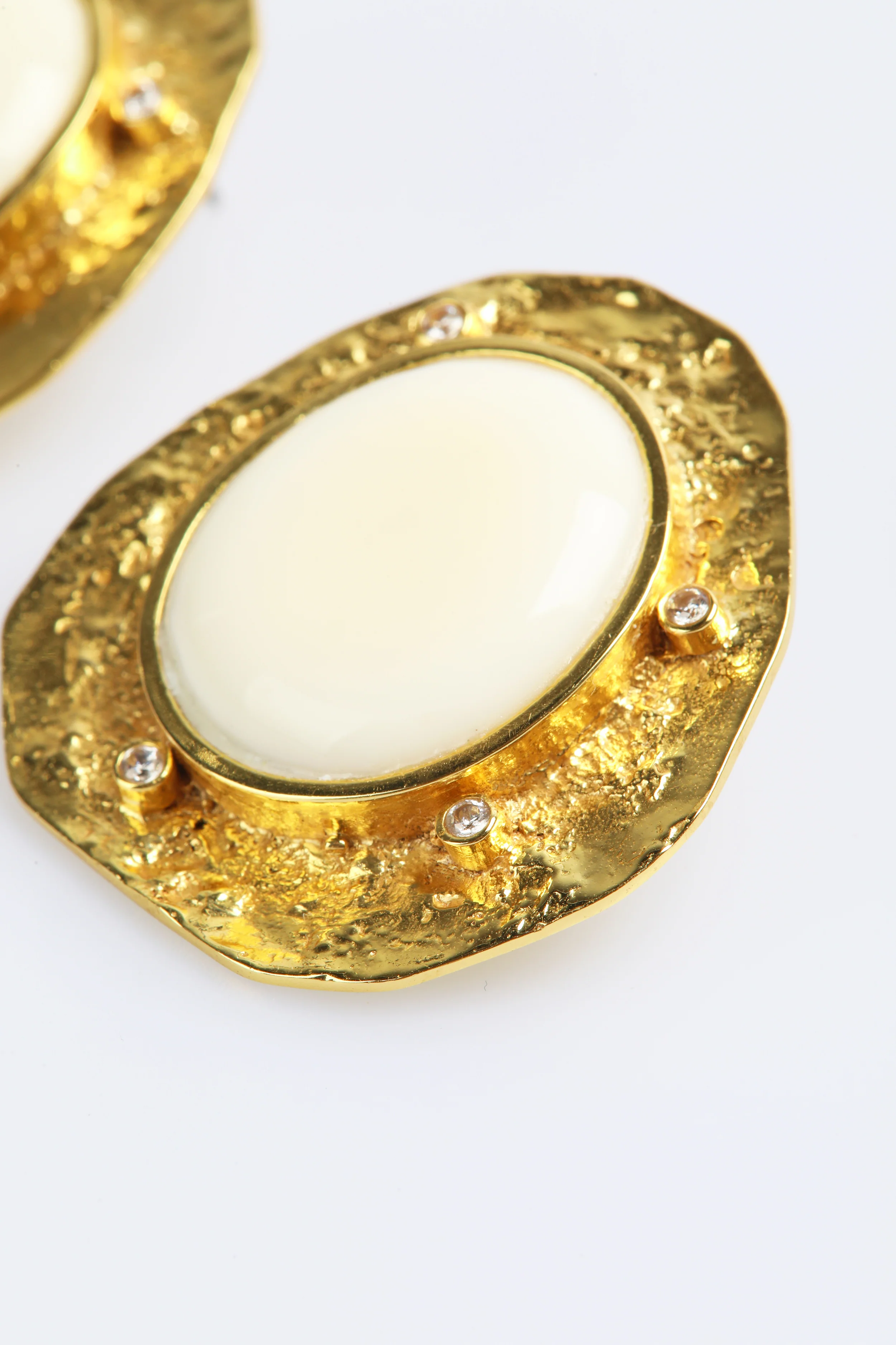 PENDIENTES BLANCO DORADO - Image 4